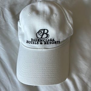 Balenciaga hotels and resorts hat